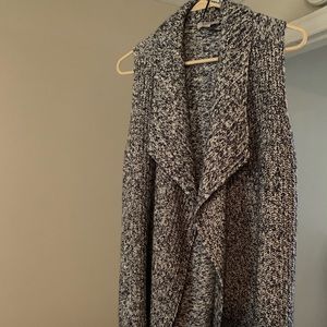 Sleeveless wool cardigan